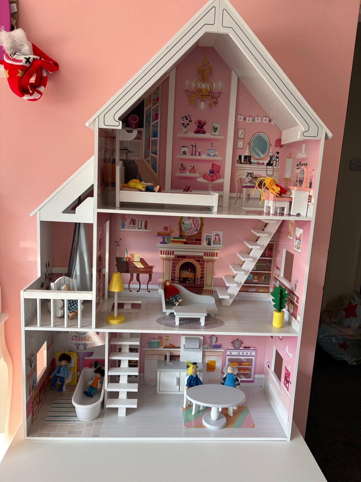 Groot en compleet houten poppenhuis met meubels en poppetjes, Kinderen en Baby's, Speelgoed | Poppenhuizen, Ophalen, Zo goed als nieuw