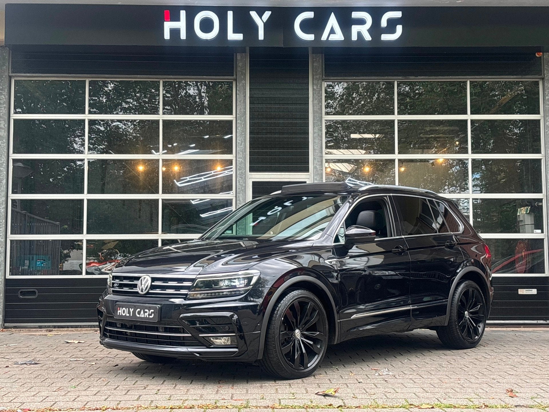 Volkswagen Tiguan 2.0 TDI 4Motion 3x R-LINE | PANO | VIRTUAL, Auto's, Volkswagen, Automaat, Gebruikt, Euro 6, Zwart