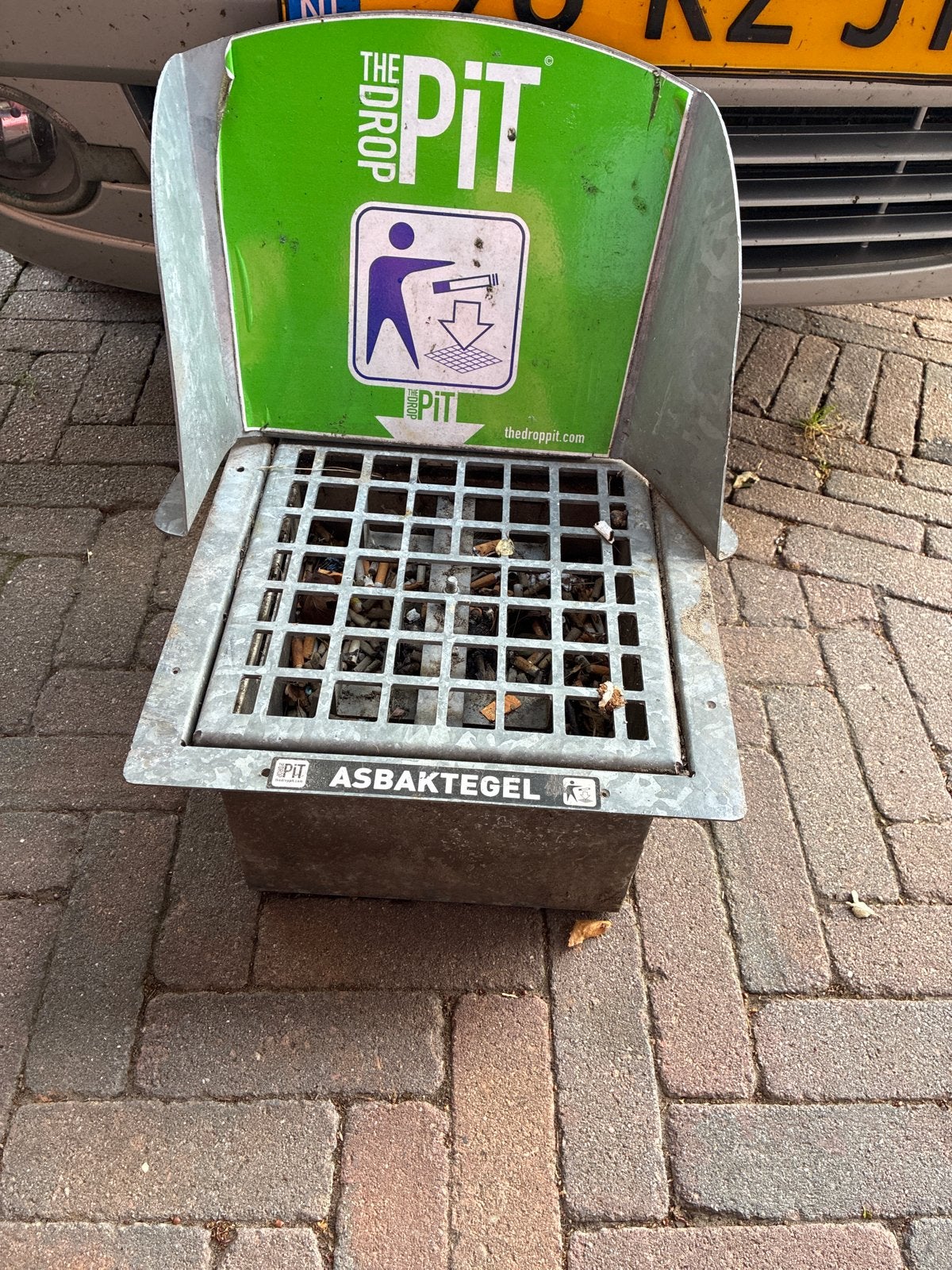 Asbaktegel voor in de grond., Ophalen, Gebruikt