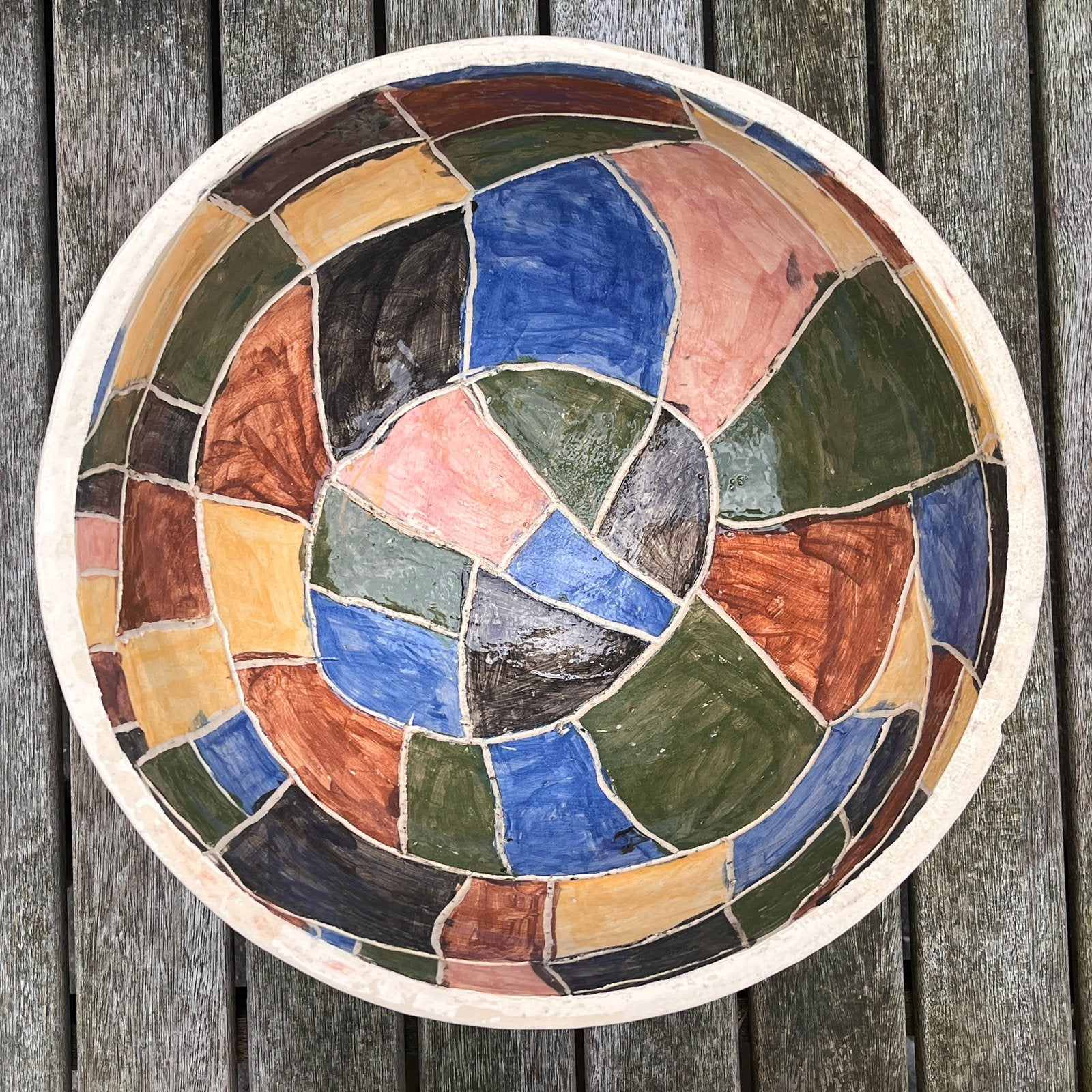 Aanbieding: bijzondere aardenwerk schaal(39cm)veelkleurig, Antiek en Kunst, Antiek | Schalen, Ophalen of Verzenden
