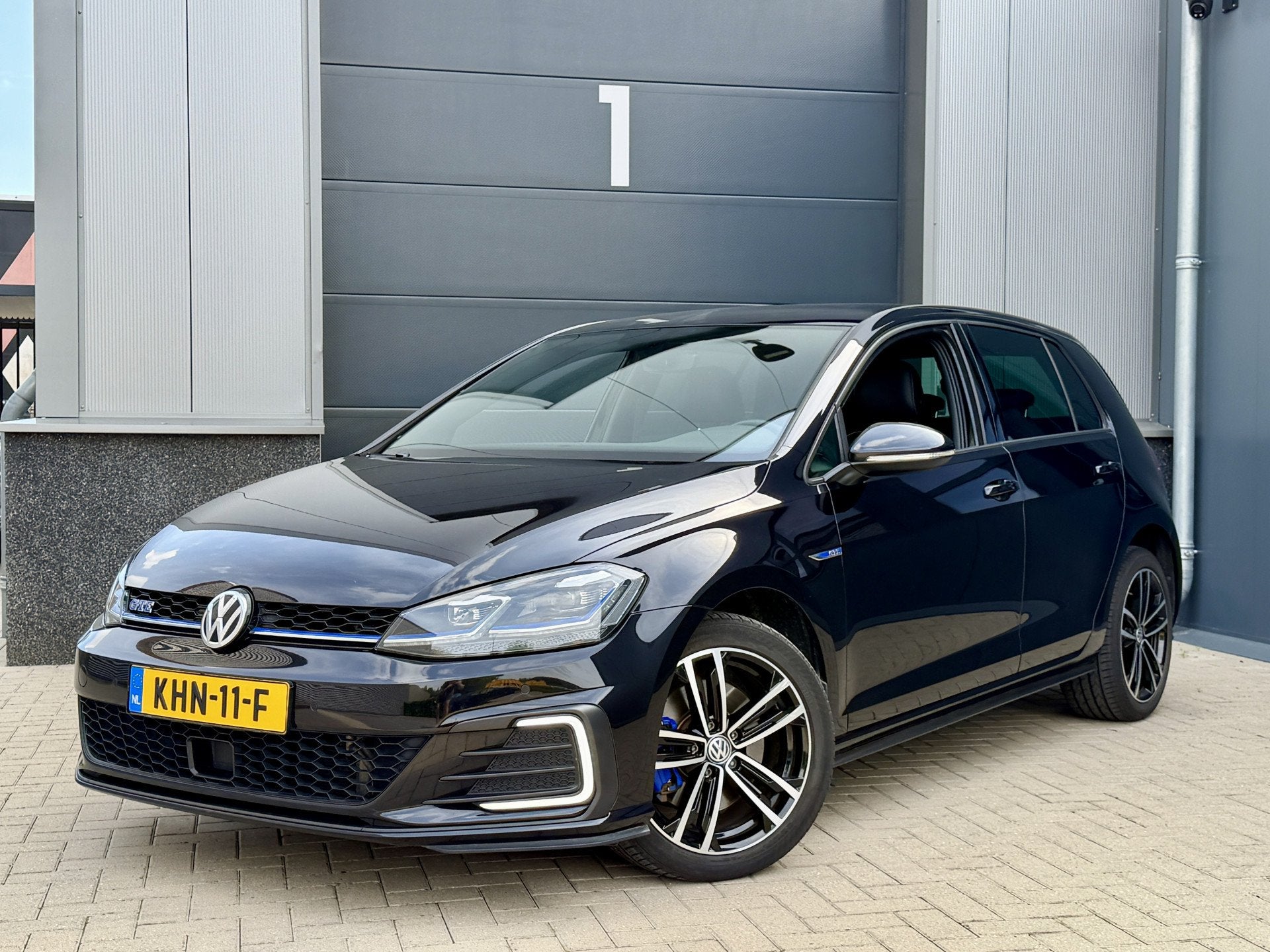 Volkswagen Golf 7.5 GTE *Leder* Apple Carplay / Stoelverwarm, Gebruikt, 4 cilinders, 258 pk, Zwart