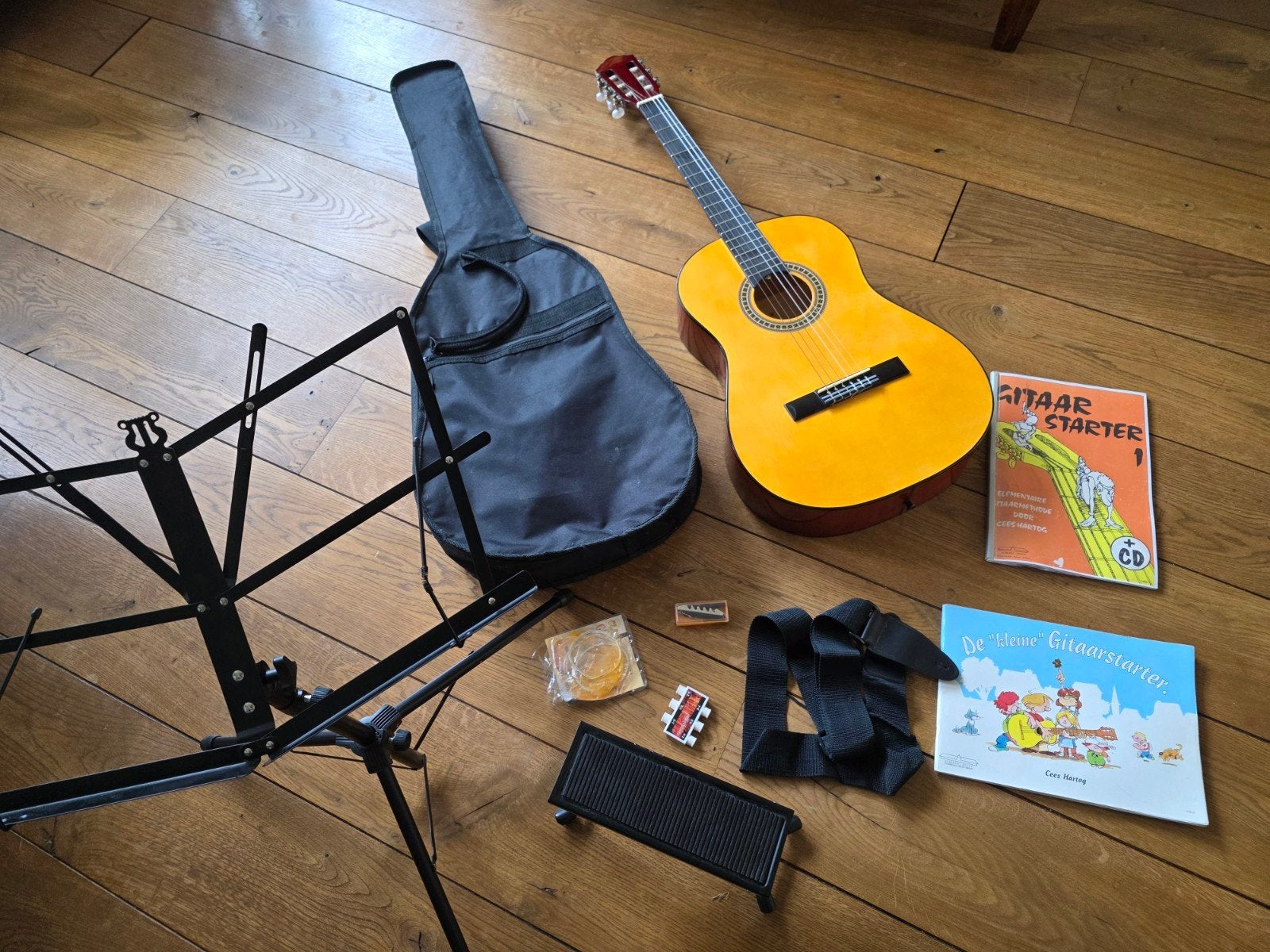 MSA Klassieke 7/8 Gitaar + Complete Startersset tas +extra's, Ophalen, Zo goed als nieuw, Klassieke of Spaanse gitaar