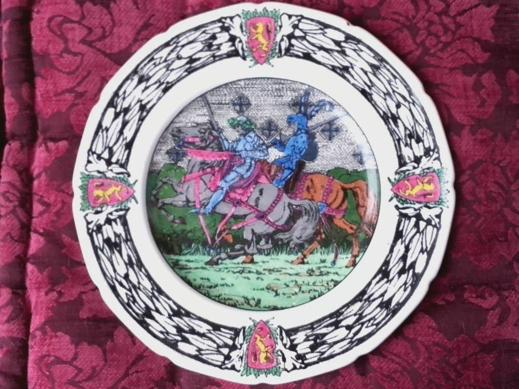 Mooi oud Royal Doulton bord uit Engeland met ridders 27 cm., Antiek en Kunst, Antiek | Porselein, Ophalen of Verzenden
