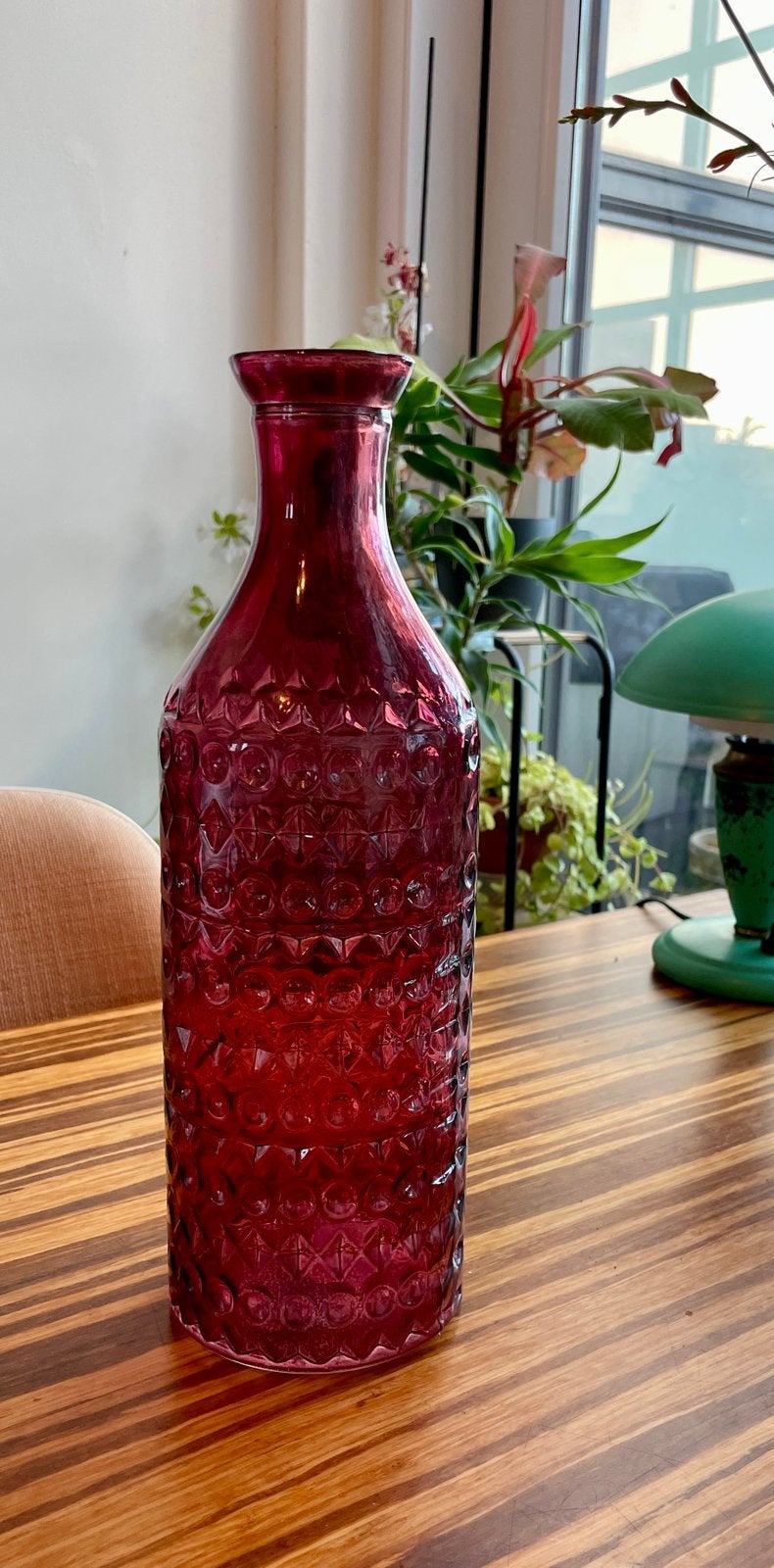 Roze rode smalle hoge vaas (30 cm), Huis en Inrichting, Woonaccessoires | Vazen, Ophalen of Verzenden, Minder dan 50 cm, Rood