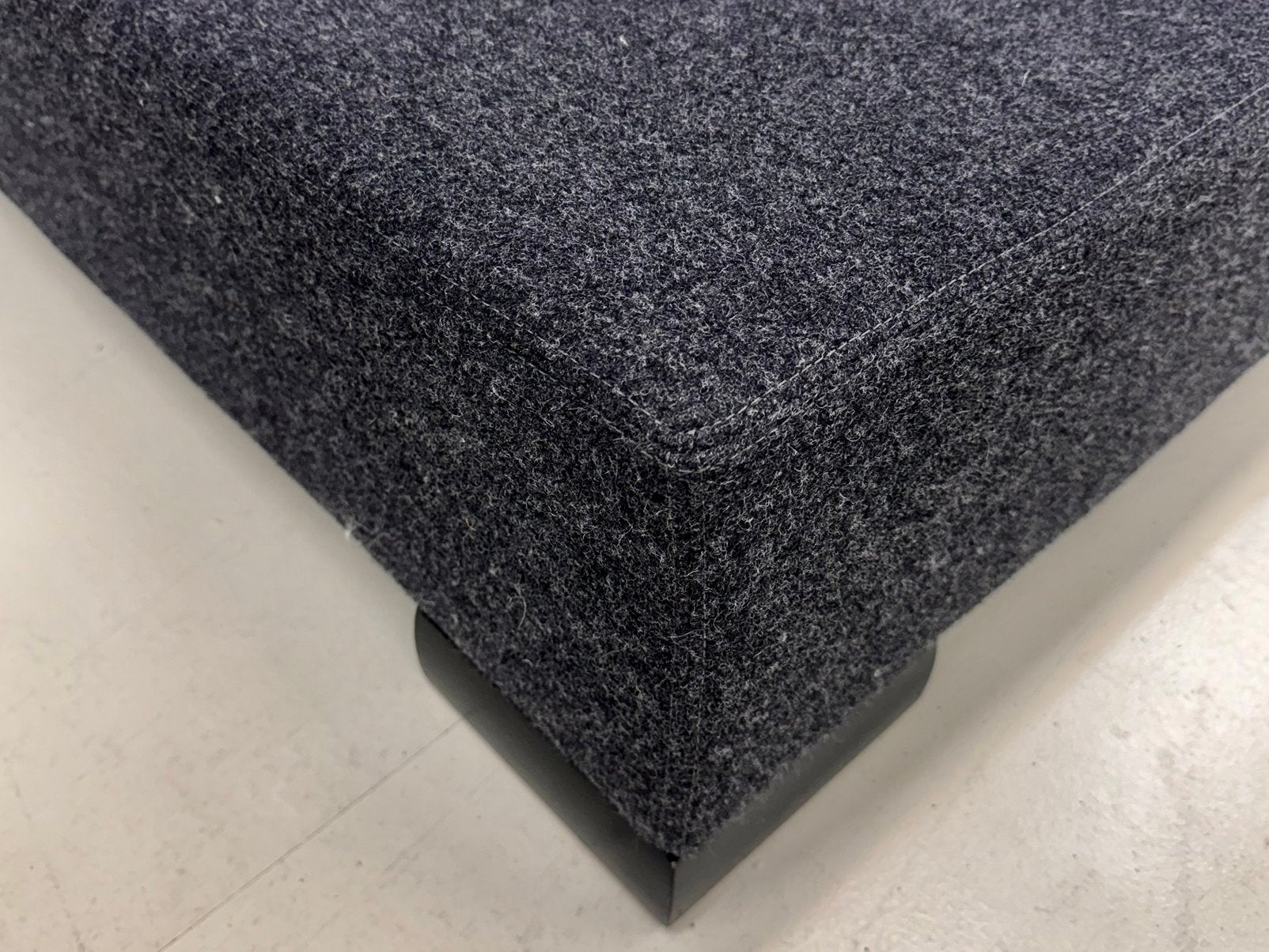 WITTMANN design ottoman in hoogwaardig wolvilt 100x100, |, Cassina Minotti B&B Italia Knoll Vitra Classicon Cappellini, Vierkant