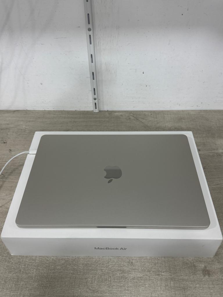 Macbook Air 15" 2024 M3 16GB+512GB Sterrenlicht NIEUW Garant, 256 GB, Nieuw, 1 Apple Park Way in Cupertino, MacBook Air