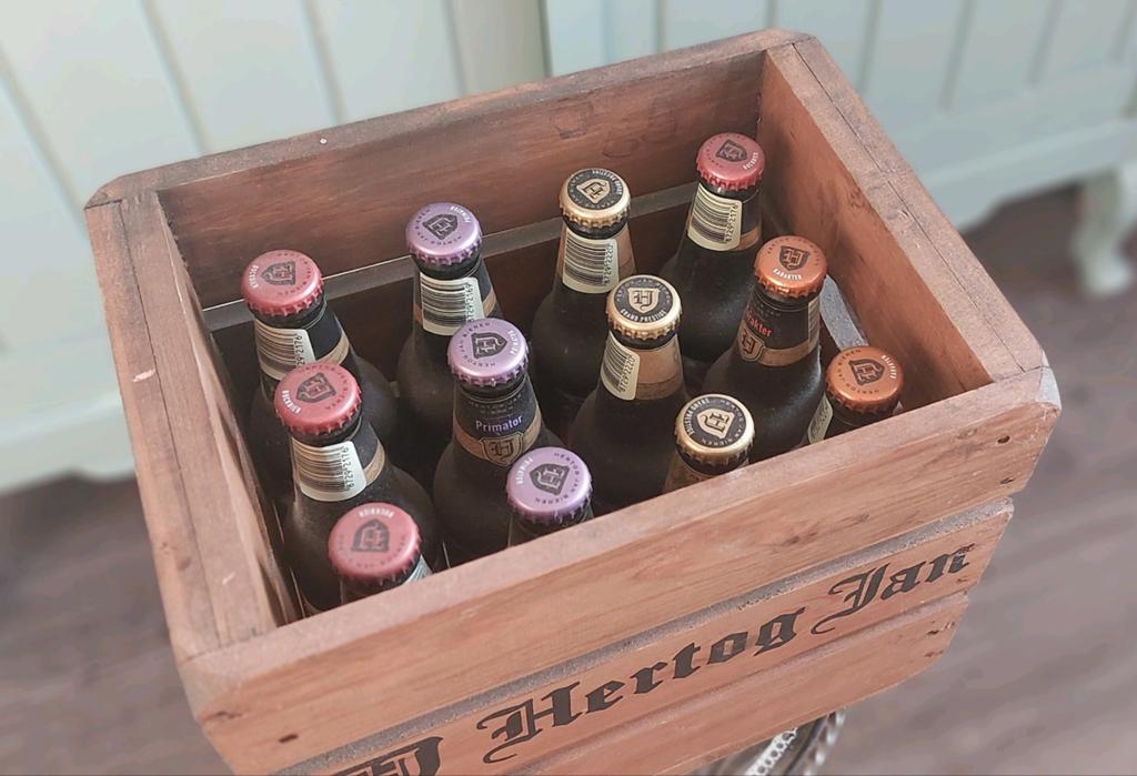 Houten Hertog Jan kratje met 12 voll bierflesjes, Verzenden