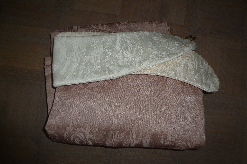 1 taupe/rose overgordijn met creme ophaalbanden en haken(3), Huis en Inrichting, Ophalen of Verzenden, Zo goed als nieuw, Overgordijn