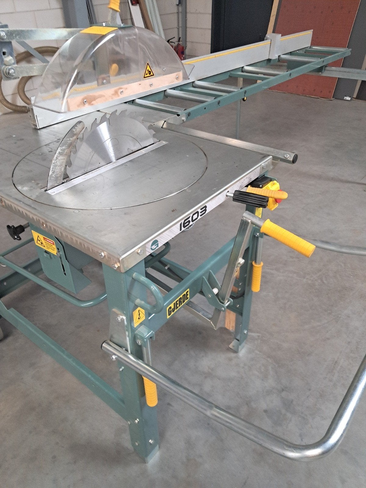 Gjerde 1603 400v bouwzaag zaagmachine met aanvoer rollenbaan, Ophalen