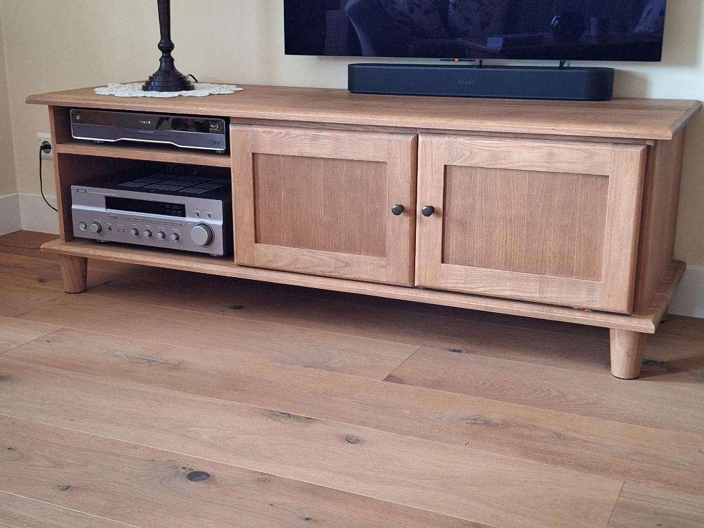 Uniek TV meubel (gemaakt door meubelmaker), Ophalen, 100 tot 150 cm, Eikenhout, Zo goed als nieuw