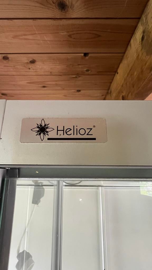 Helioz Glazen Vitrinekast met Verlichting en Slot, Ophalen, Met plank(en), Gebruikt, 200 cm of meer
