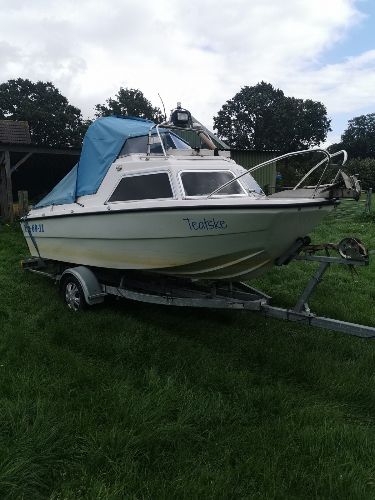 Microplus kajuitboot 4,70m – Evinrude 25 pk + trailer, Gebruikt, Kajuitboot, Buitenboordmotor, Polyester