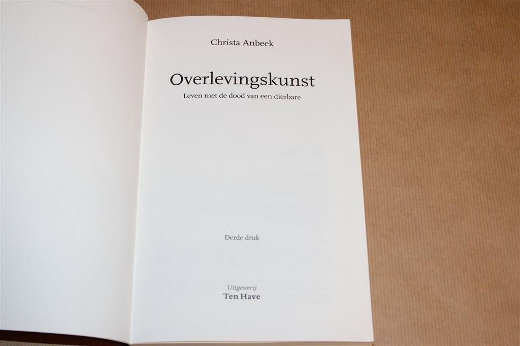 Overlevingskunst — Omgaan Met Dood Van Een Dierbare, Boeken, Ophalen of Verzenden, Gelezen, Overige onderwerpen, Achtergrond en Informatie