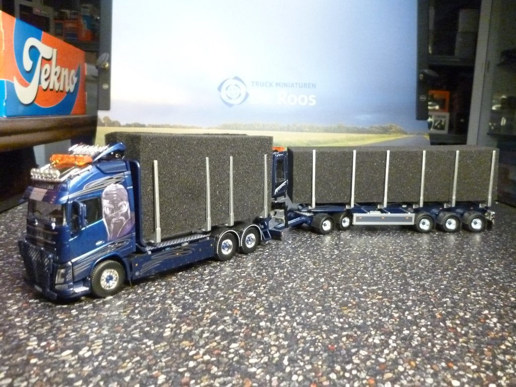 Tekno Volvo FH4 bomenauto Moelven met certificaat, Hobby en Vrije tijd, Modelauto's | 1:50, Ophalen of Verzenden, Nieuw, Bus of Vrachtwagen