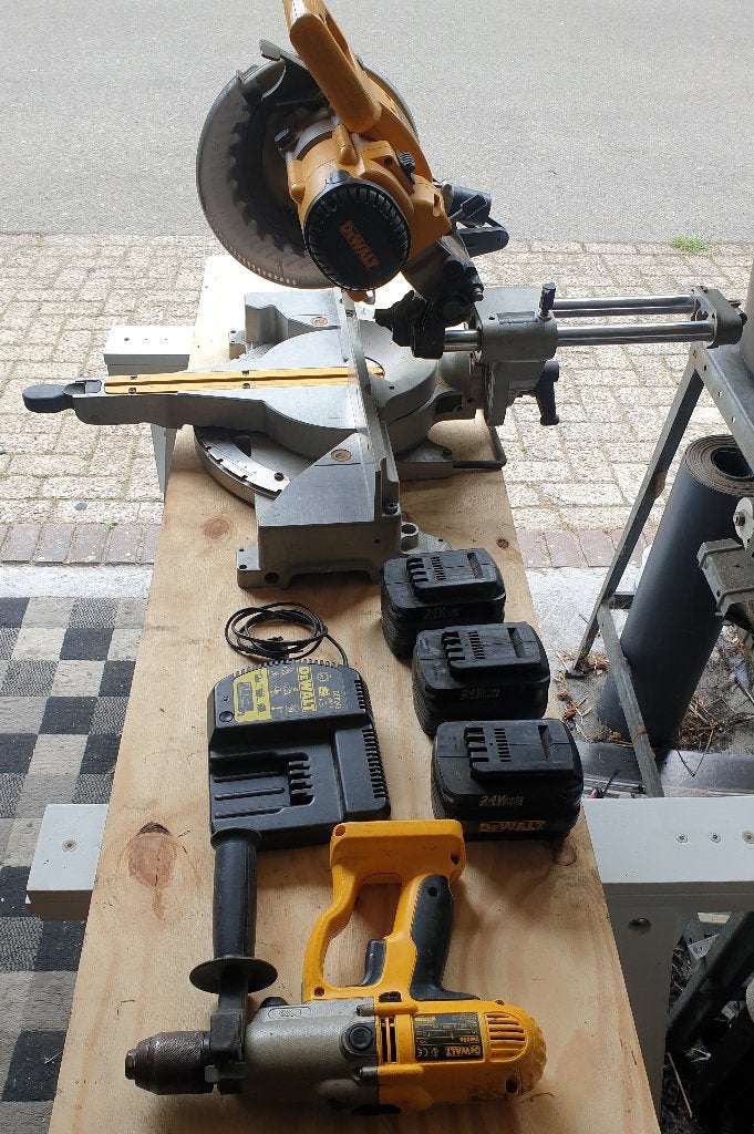Dewalt afkortzaag op accu 24Volt, Ophalen, Gebruikt, DEWALT, Afkortzaag