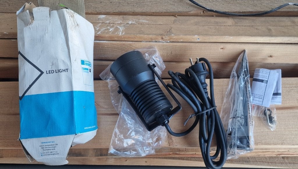 Te koop een LED lamp (spot) met stekker, Minder dan 50 watt, Nieuw, Ophalen of Verzenden, Netvoeding