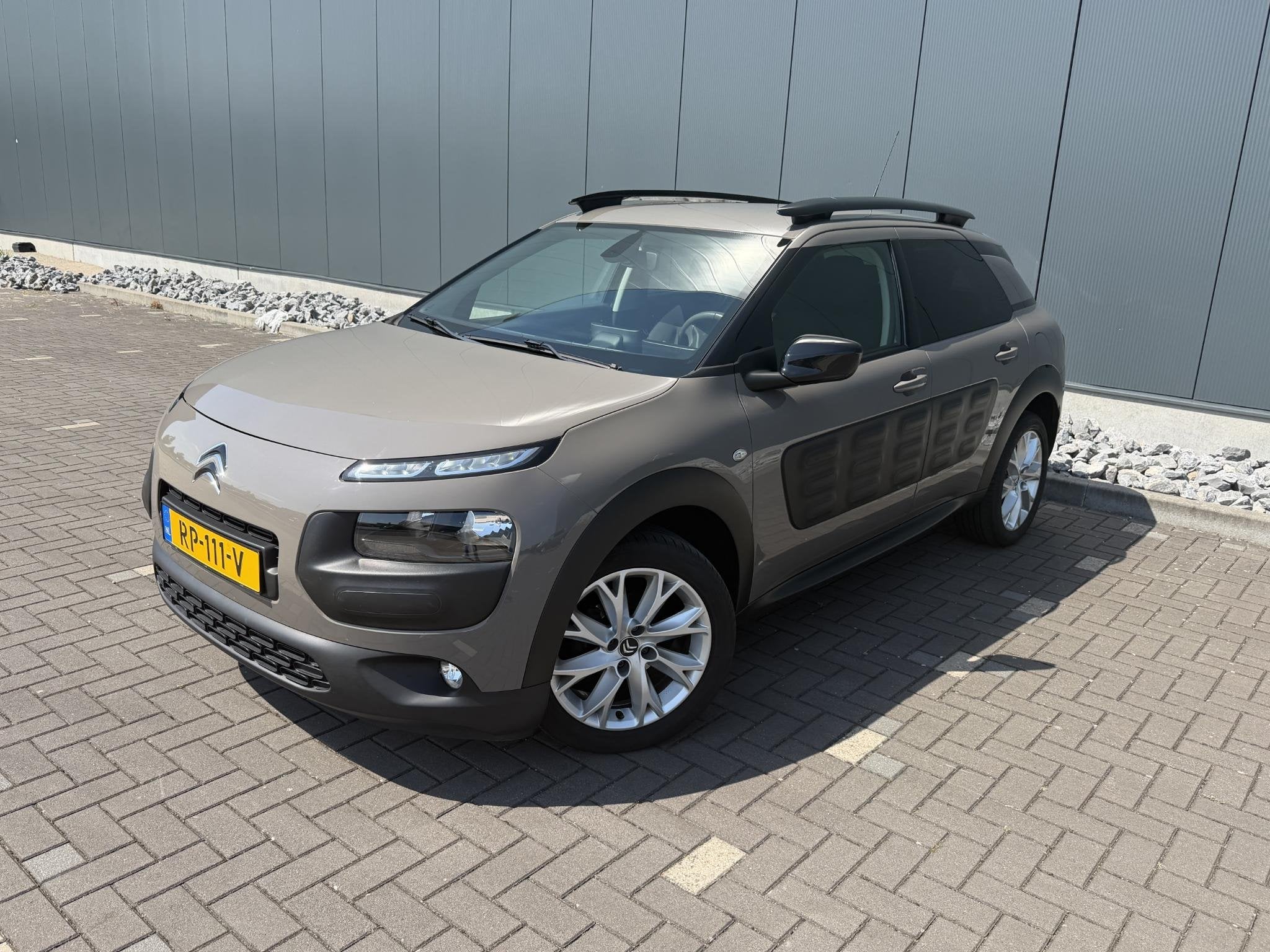 Citroen C4 Cactus 1.2 PureTech Shine | Dealer onderhouden |, Voorwielaandrijving, Stof, Euro 6, 1199 cc