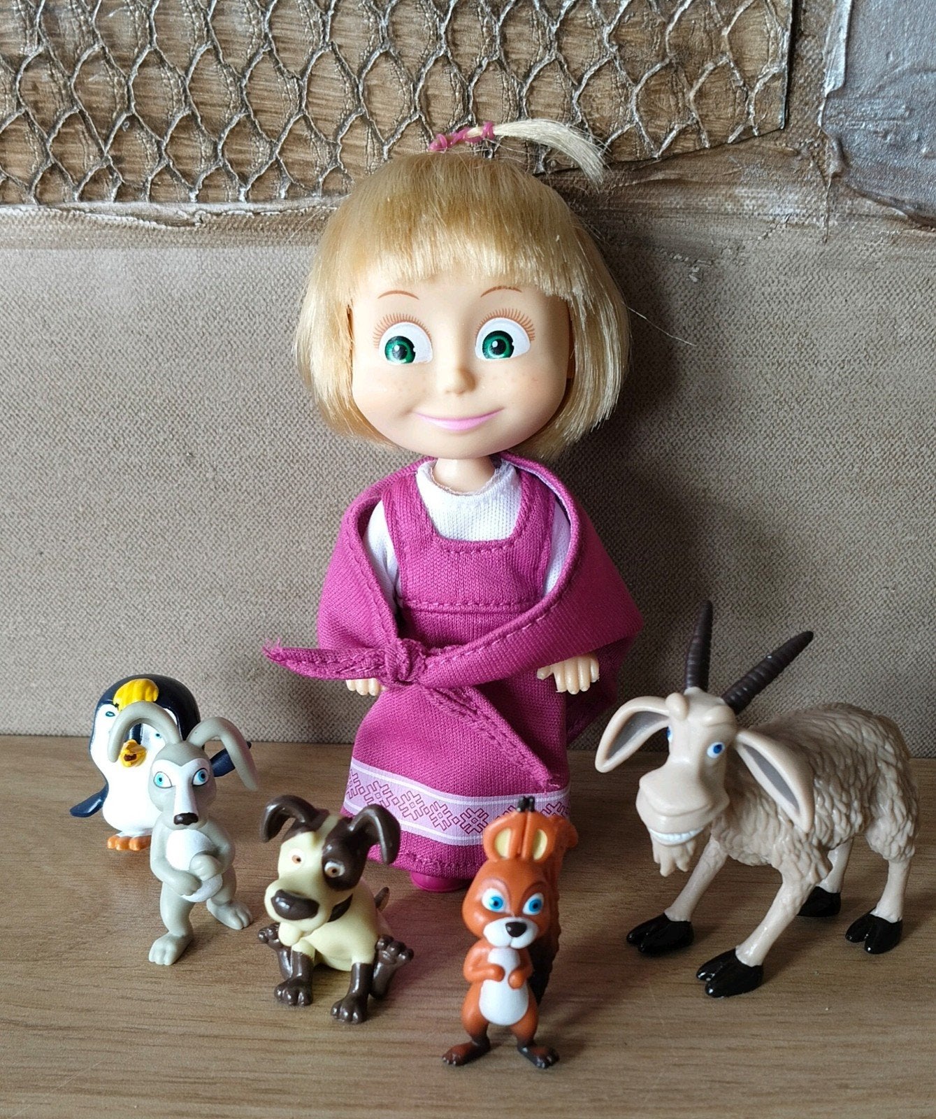 Masha en de Beer popje-Pinguin-Haas-Hond-Eekhoorn-Geit/Bok, Verzenden, Zo goed als nieuw, Overige typen