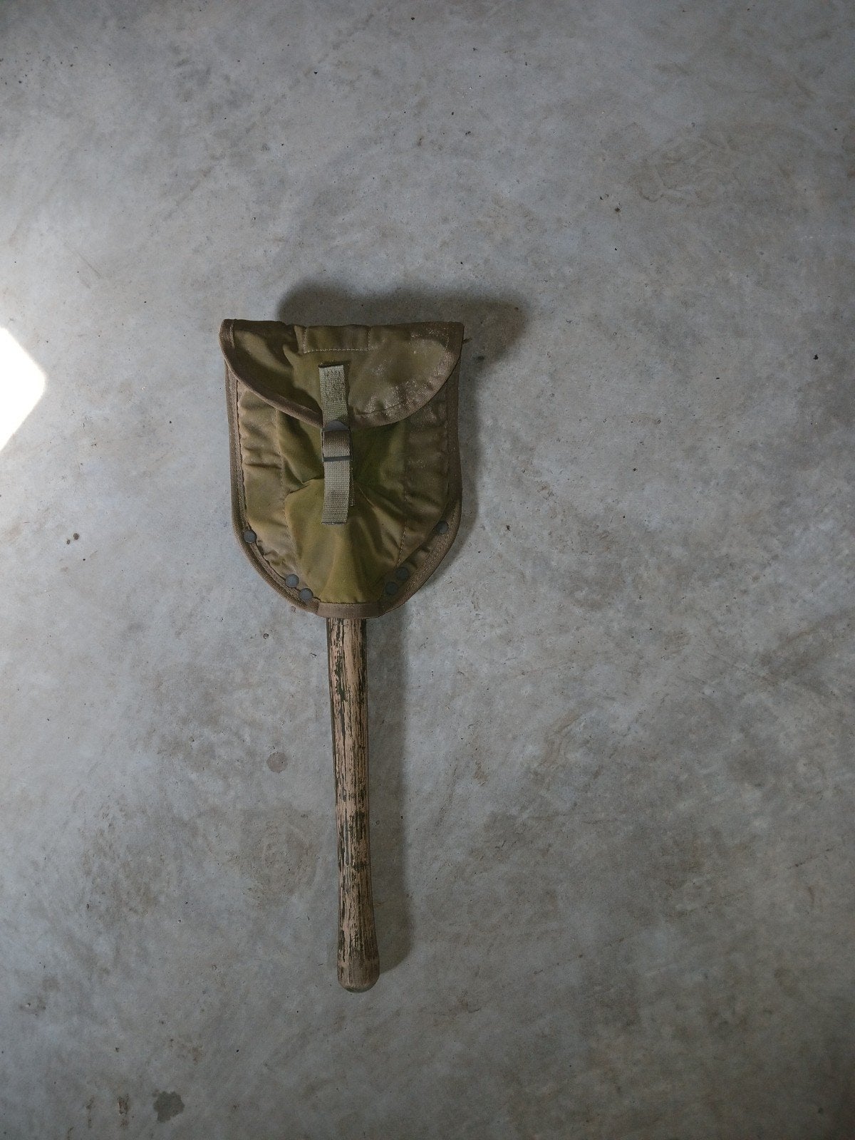 oude leger schep in hoes, Verzamelen, Ophalen of Verzenden, Landmacht, Nederland