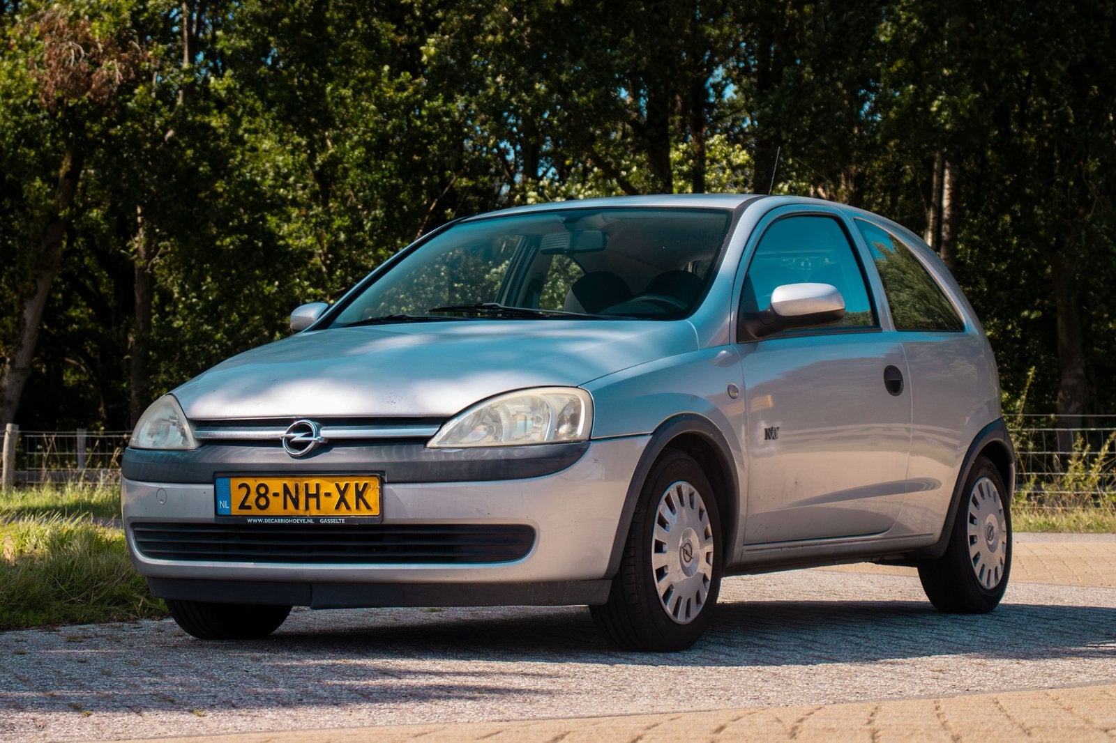 Opel Corsa 1.2 16V 3D 2003 Grijs, Voorwielaandrijving, 450 kg, 74 pk, 31 €/maand