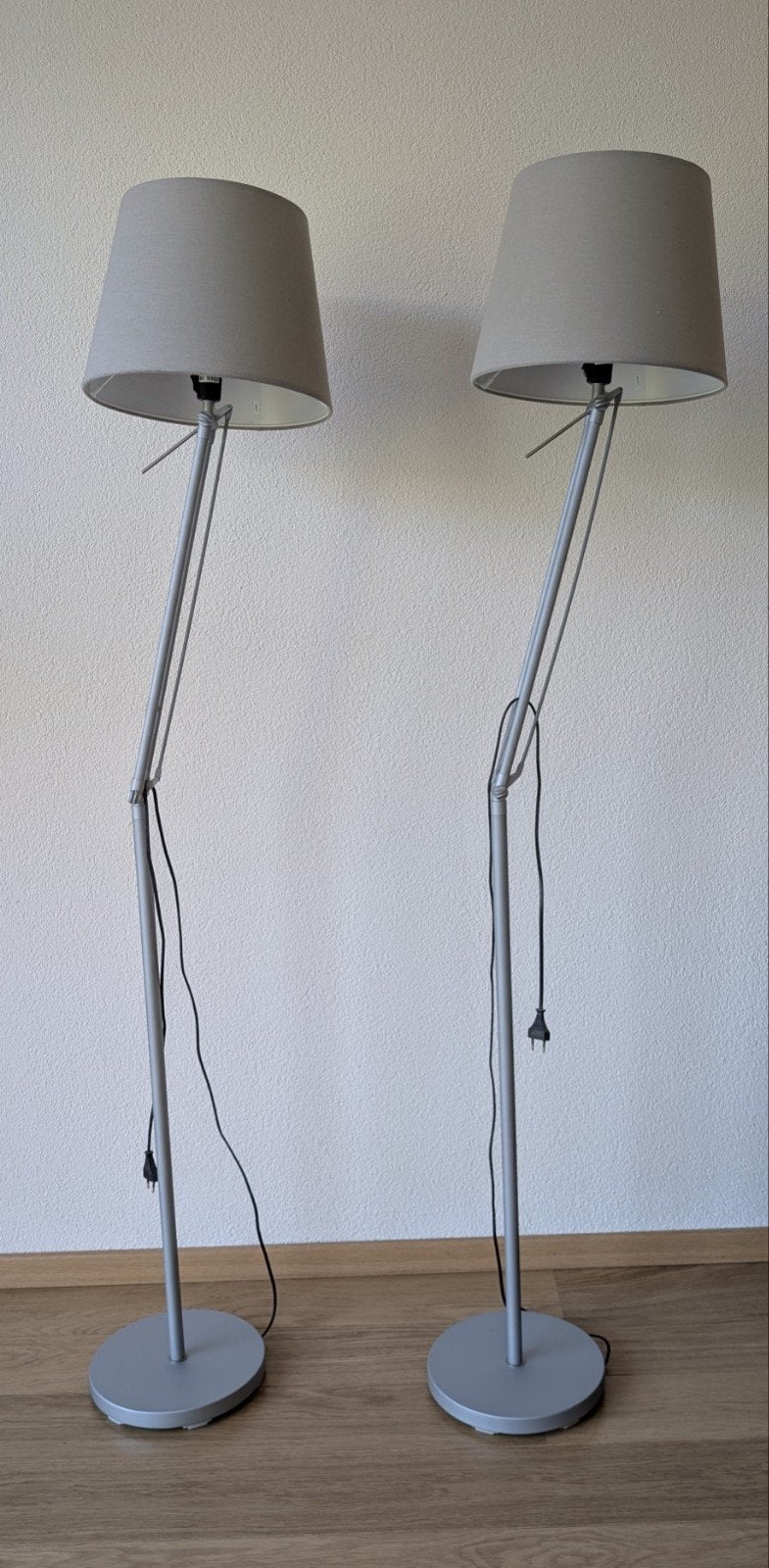 2 Staande vloerlampen grijs 170 cm hoog de prijs is per stuk, Ophalen, Gebruikt, E27 (groot), Metaal