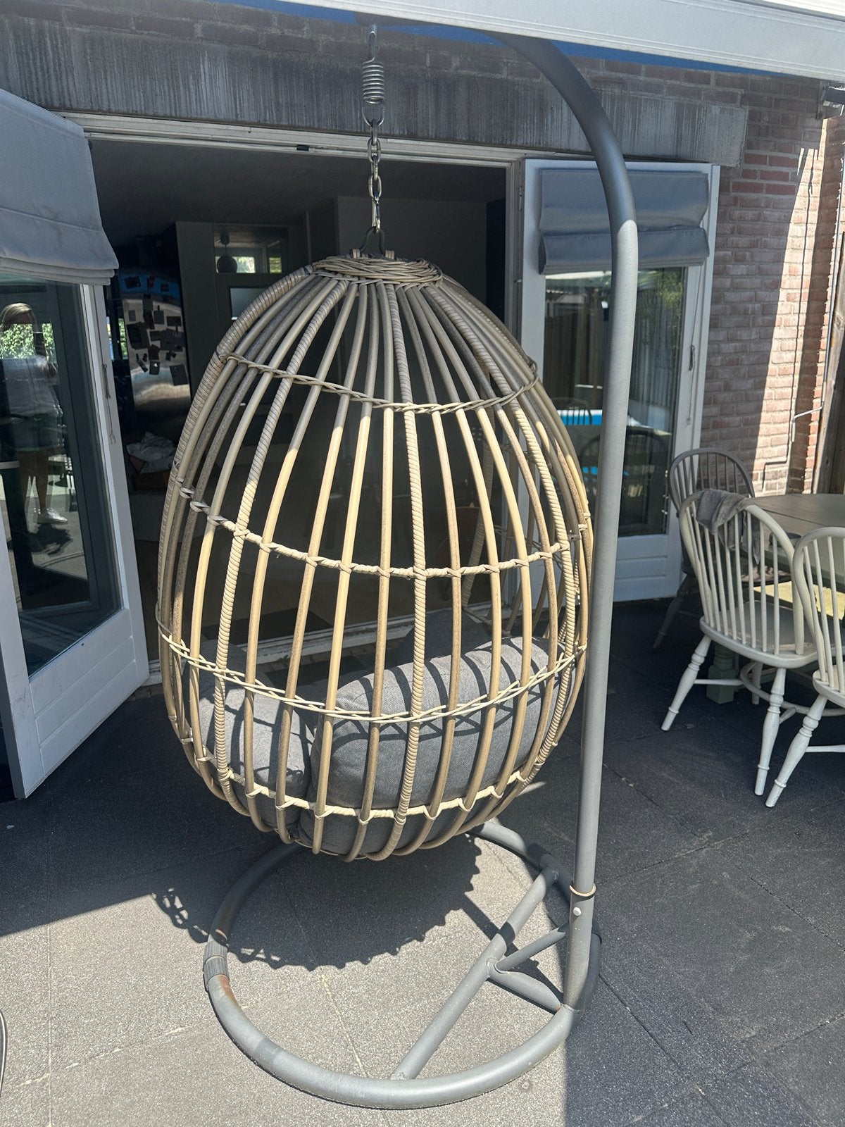 Stevige Comfortabele hangstoel met standaard en kussen, Ophalen, Gebruikt, Wicker