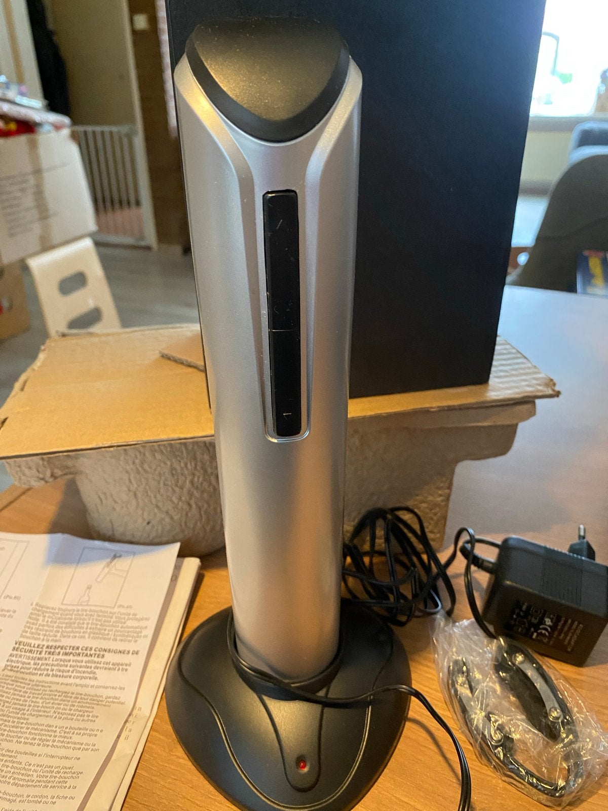 Nieuwe elektrische kurkentrekker met oplader, Overige typen, Ophalen of Verzenden, Metaal, Nieuw