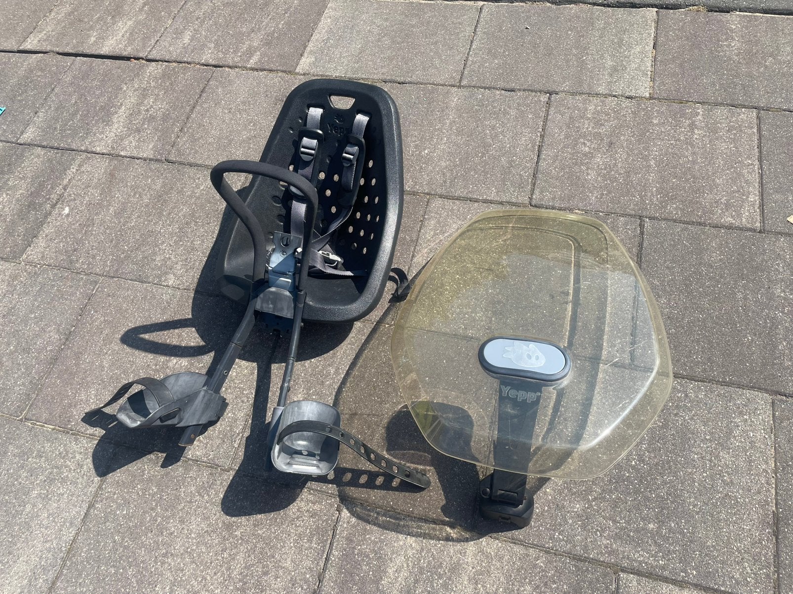 Thule Yepp mini fietsstoeltje met windscherm & adapter, Telecommunicatie, Vaste telefoons | Niet Draadloos, Ophalen of Verzenden