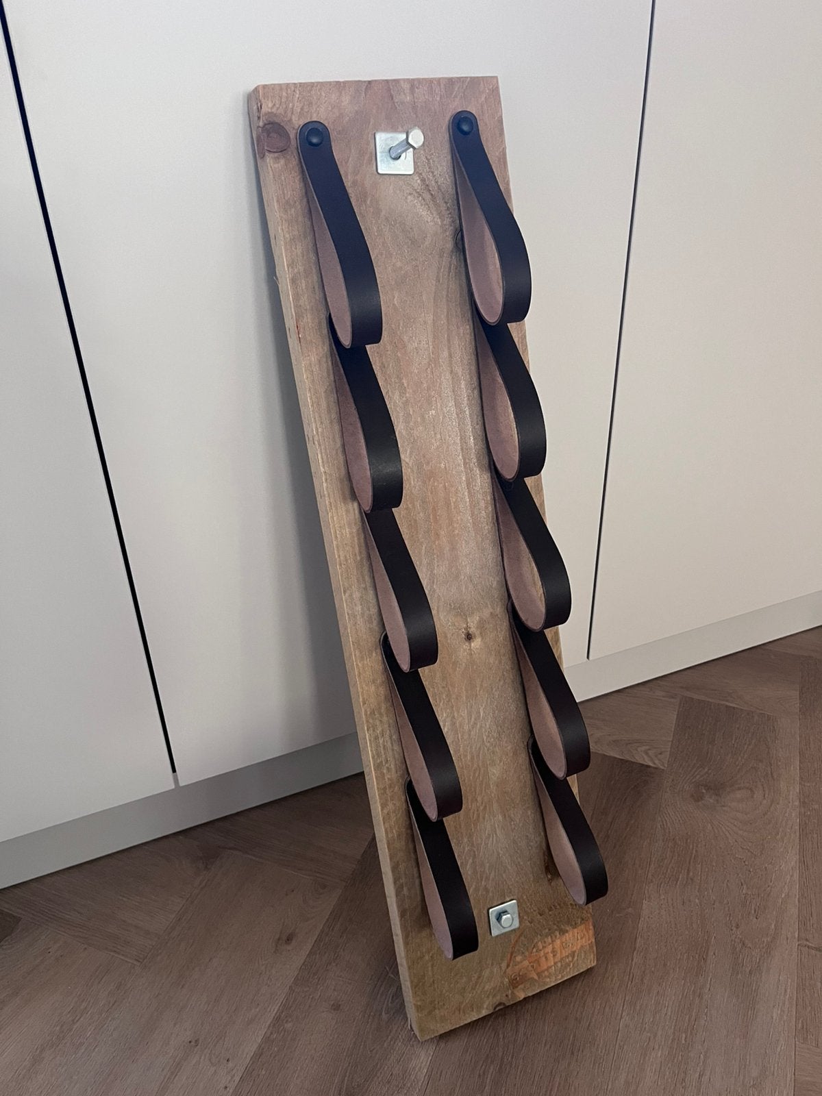 Scotts Bluf - wijnrek van hout en leer (5 flessen), Ophalen, Zo goed als nieuw, Hout, 5 tot 15 flessen