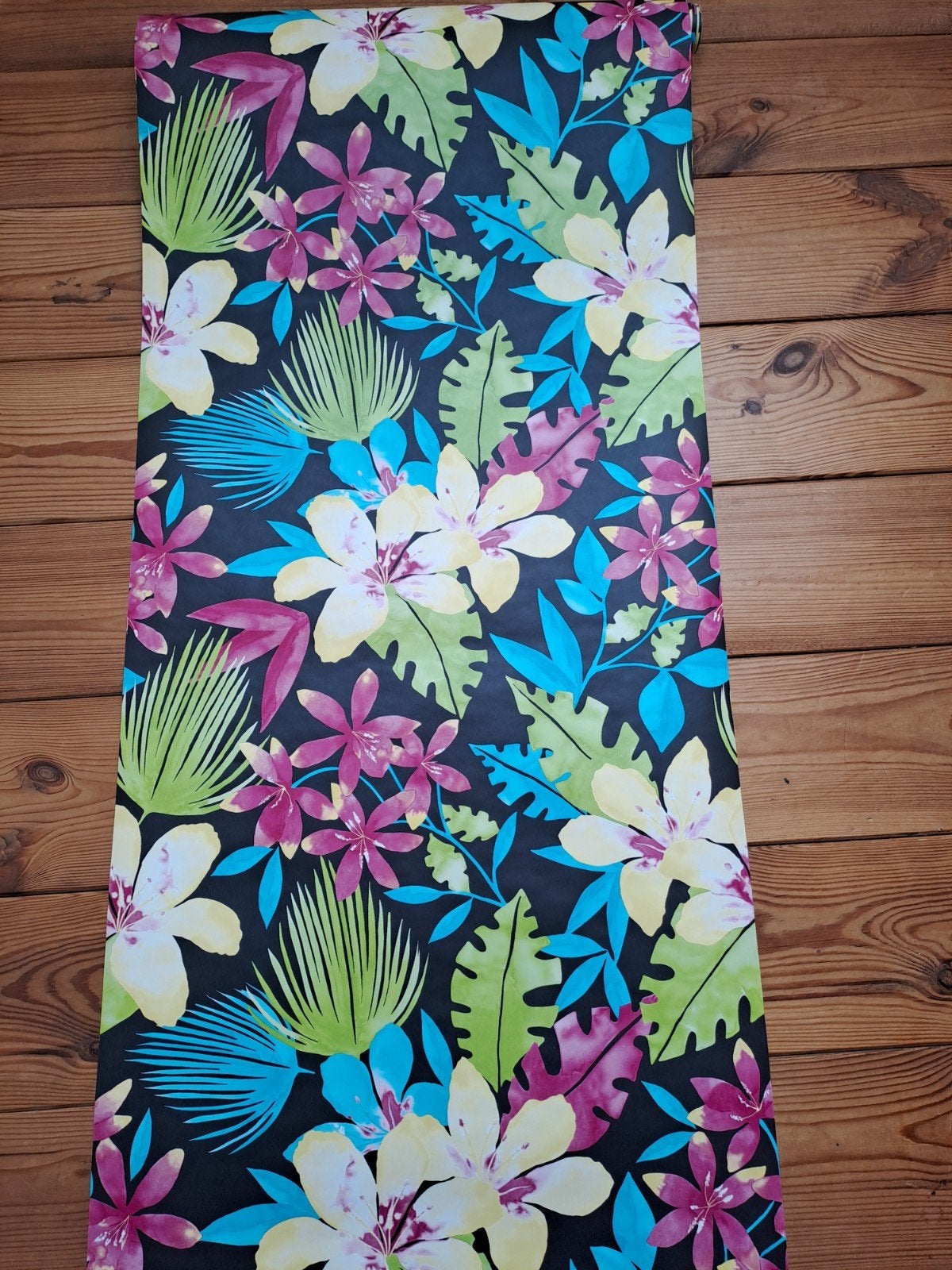 kleurrijk bloemen behang (rumsvarm ikea), Huis en Inrichting, Stoffering | Behang, Bloemen, Ophalen of Verzenden, Papierbehang