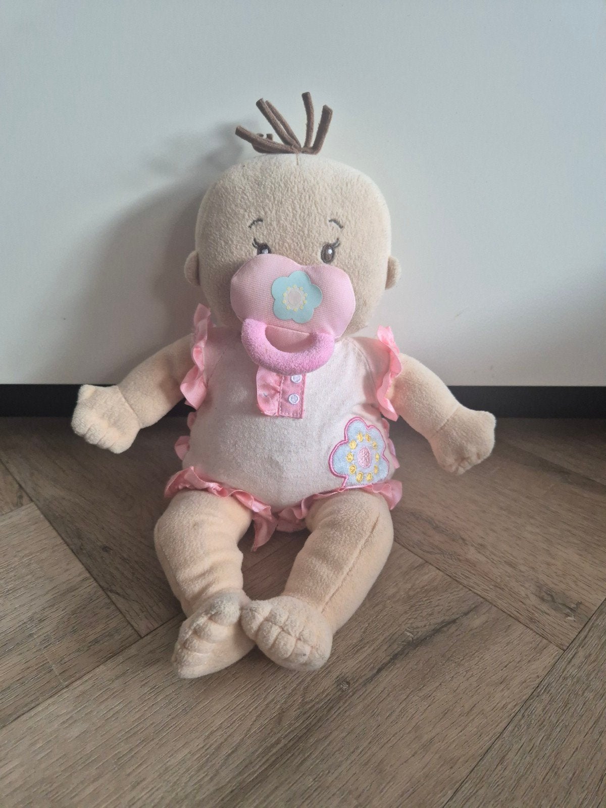 Schattige stoffen babypop met speen, Baby stella pop, Ophalen of Verzenden, Gebruikt