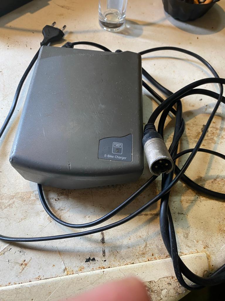 Oplader voor Sparta / Batavus E-bike, Ophalen of Verzenden, Gebruikt