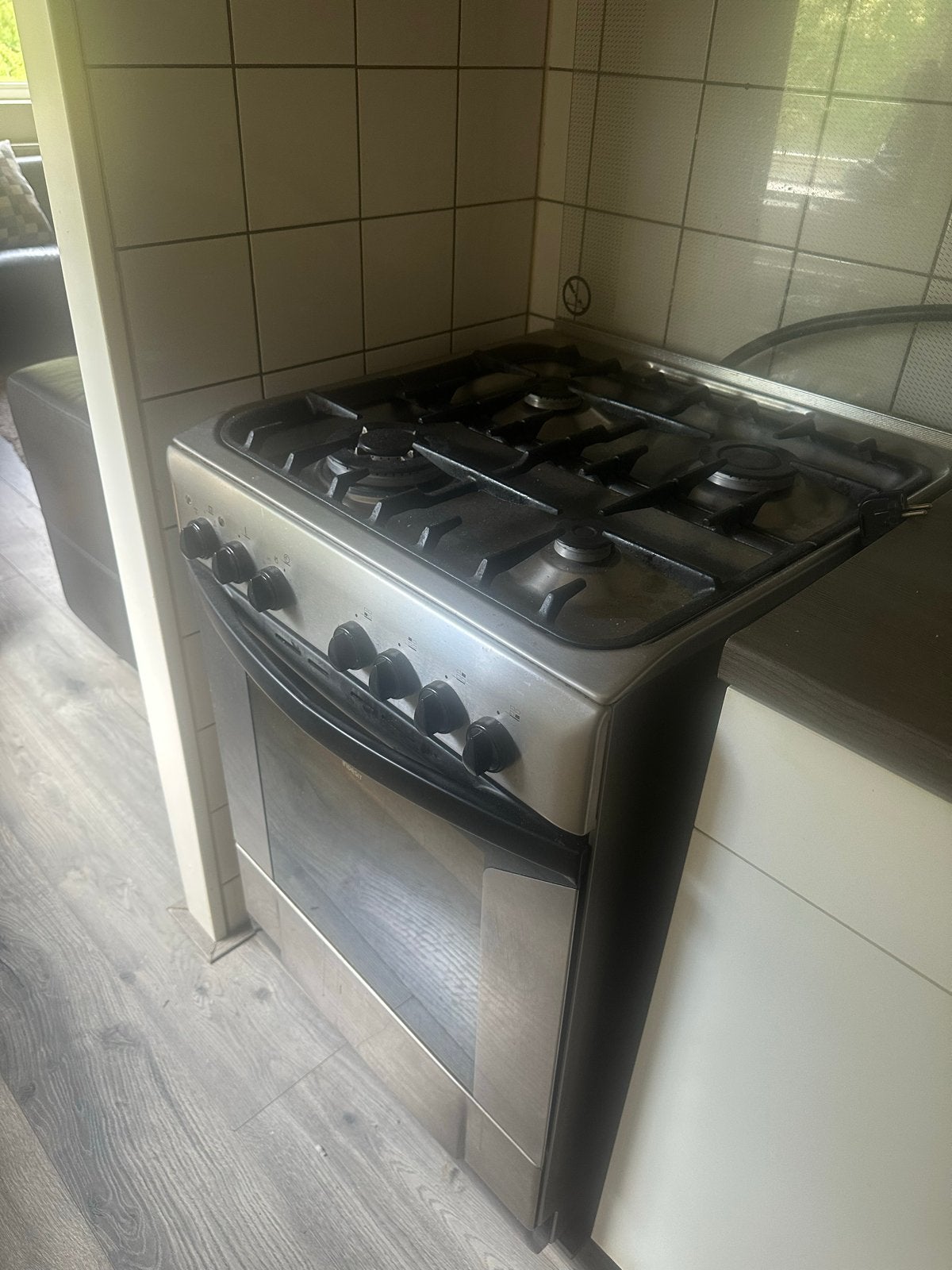 Indesit Vrijstaand Gasfornuis met Oven - Gebruikt, Ophalen, Gebruikt, 4 kookzones, Gas