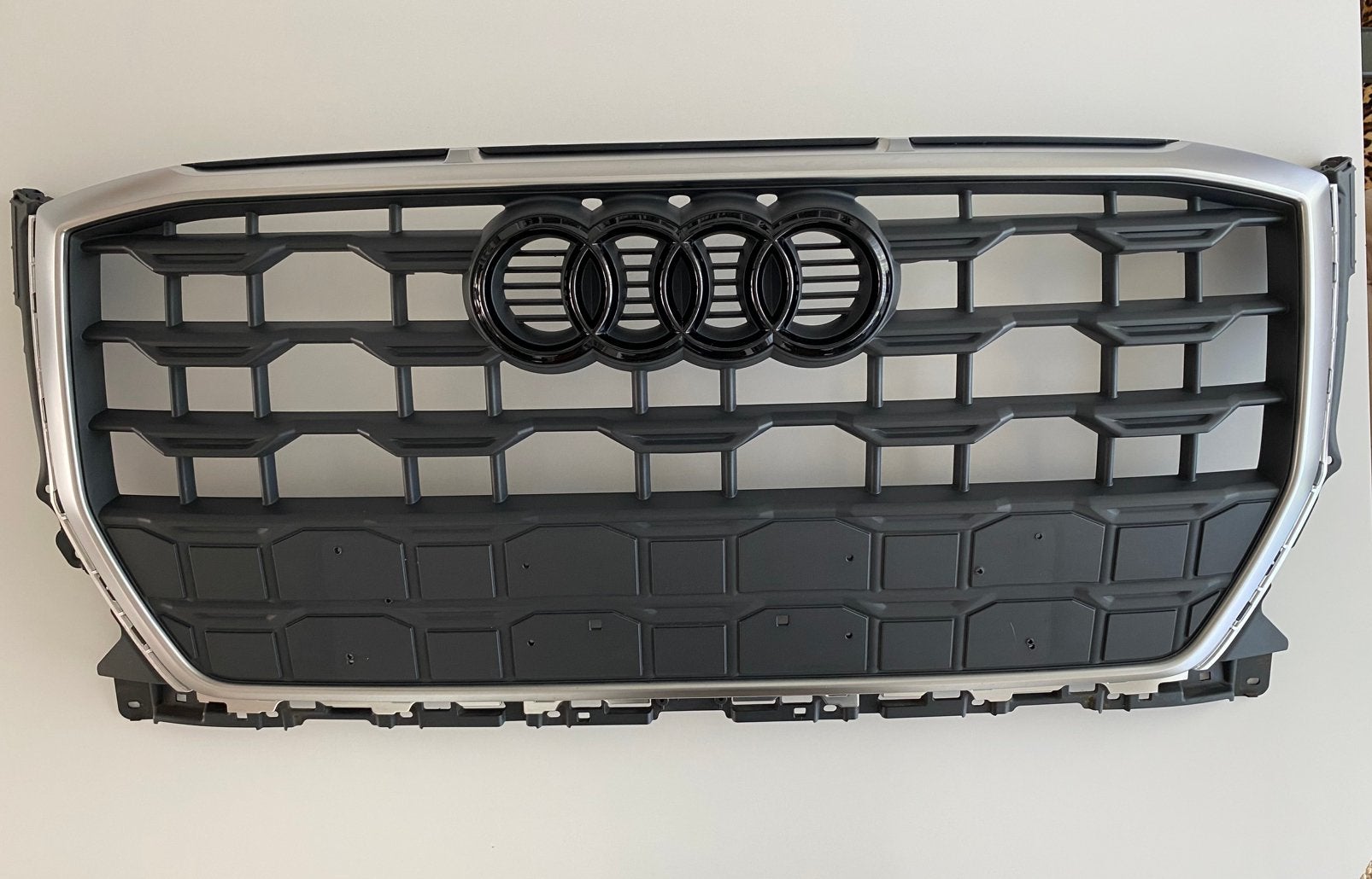 Originele S-line grill voor Audi Q2 face lift, Auto-onderdelen, Carrosserie en Plaatwerk, Gebruikt, Voor, Bumper, Audi
