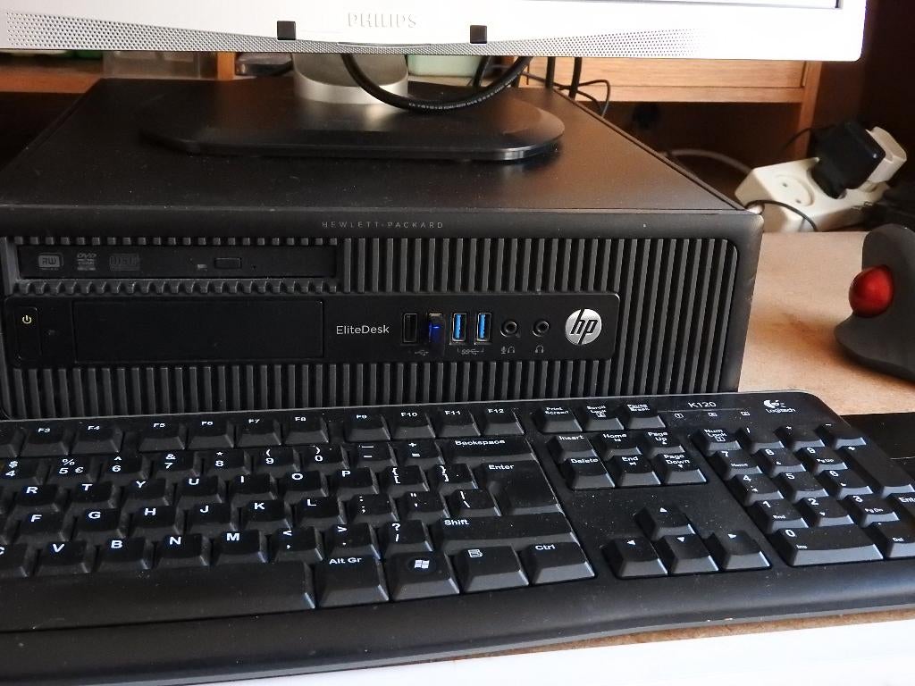 Desktop met monitor, toetsenbord, en muis, Computers en Software, Desktop Pc's, Zo goed als nieuw, 3 tot 4 Ghz, SSD, 8 GB, Met monitor