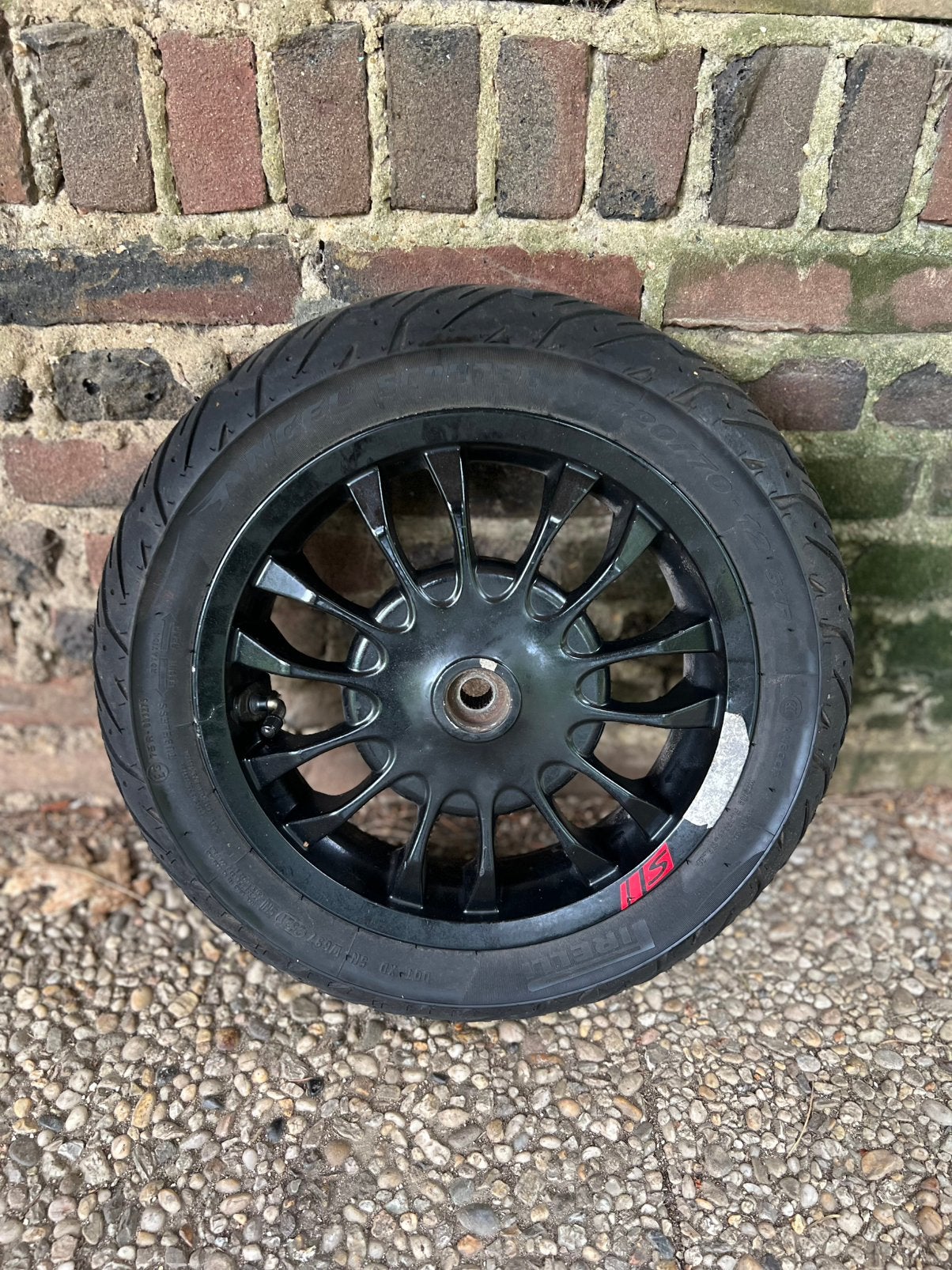 Vespa Sprint velg 12 inch – glanszwart – inclusief band, Ophalen of Verzenden, Gebruikt, Overige typen, Vespa