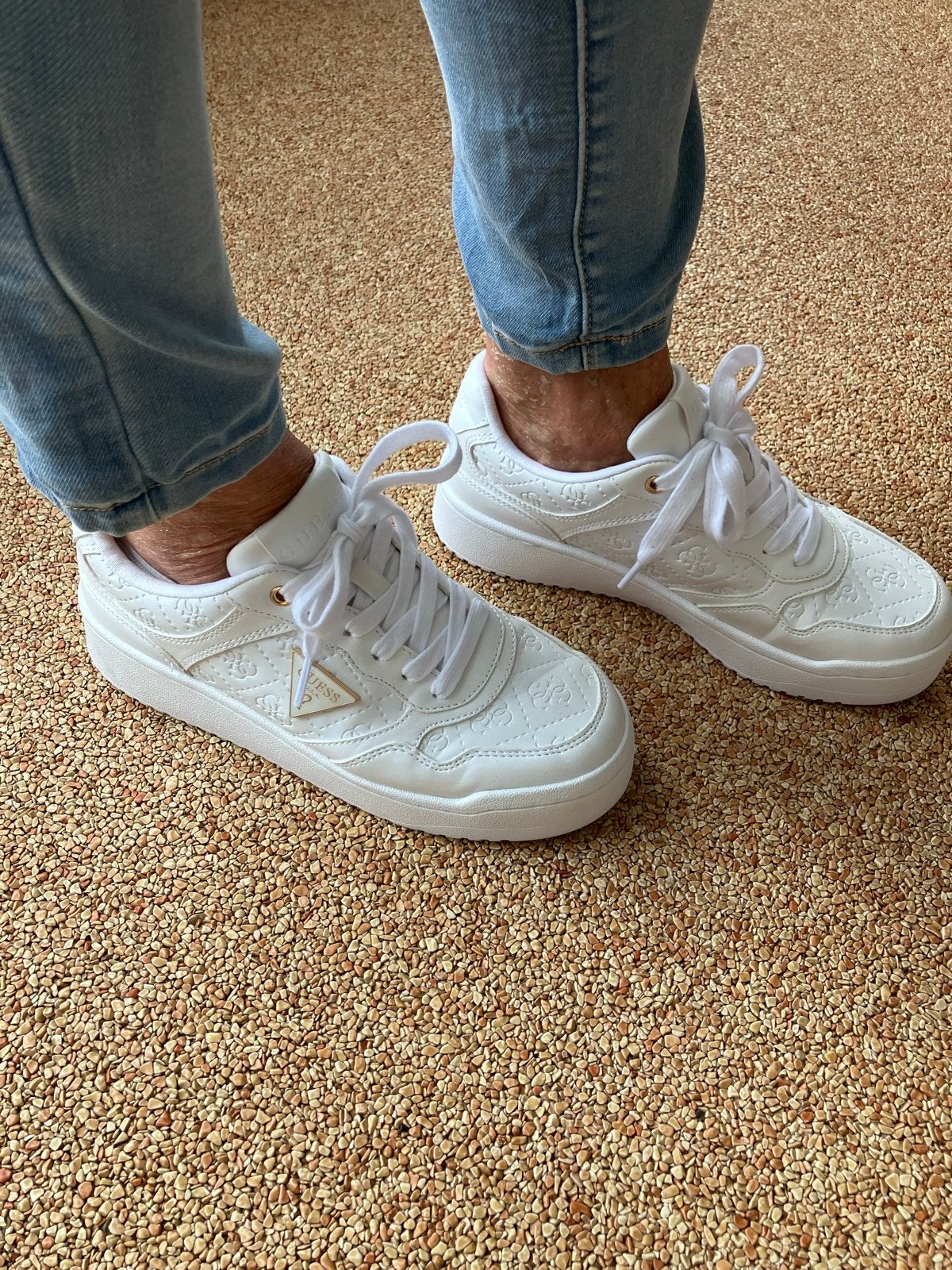 Witte Guess sneakers - Zo goed als nieuw. Een keer gedragen, Ophalen, Zo goed als nieuw, Wit, Sneakers of Gympen