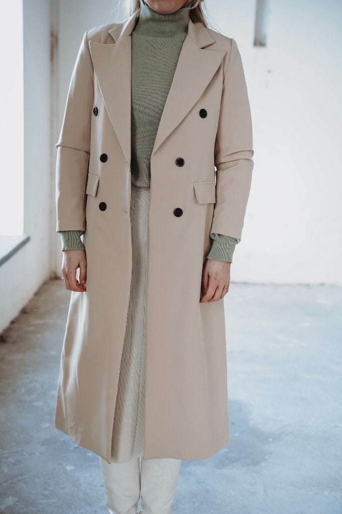 Lange jas van New Collection - Bij Keesje - One Size, Maat 38/40 (M), Beige, Ophalen of Verzenden, Zo goed als nieuw