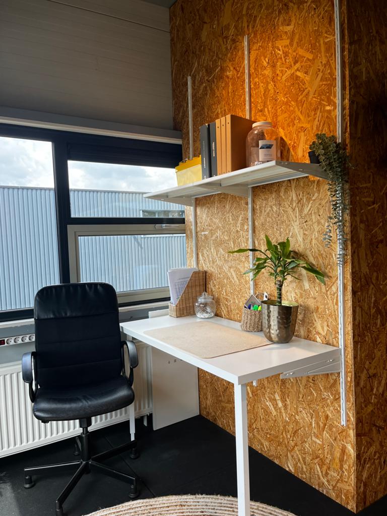 Verstelbaar wandbureau met planken, Ophalen, Zo goed als nieuw, Veranda