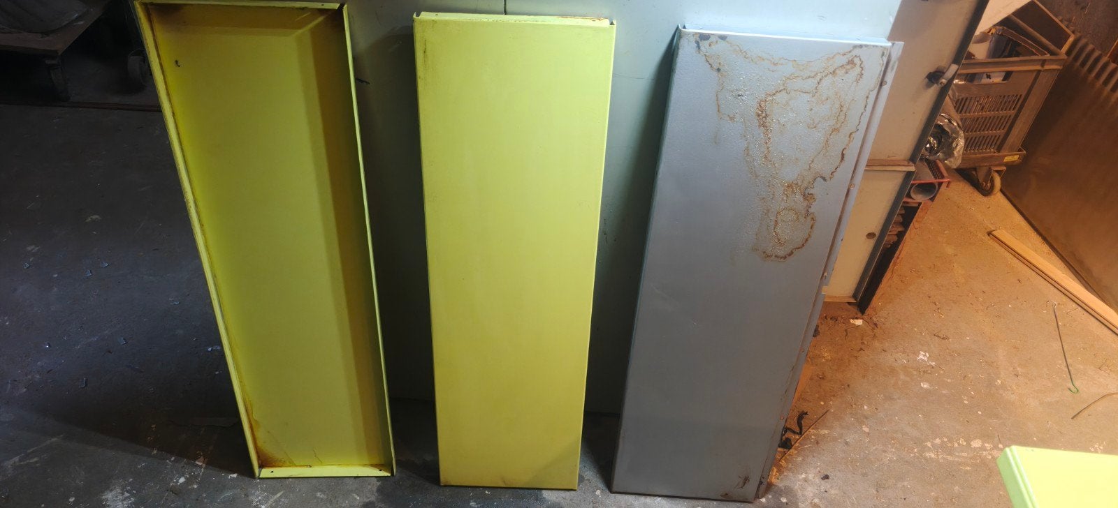 5 Tomado planken: 4 x geel, 1 x grijs (opknapper), Ophalen