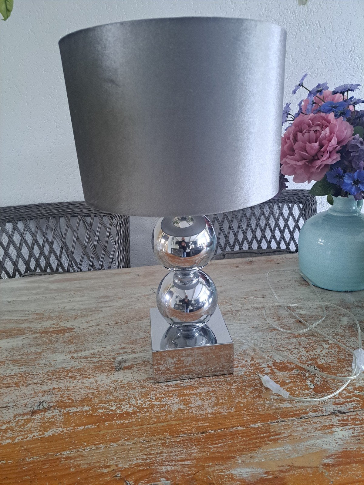Mooie zilverkleurige bollenlamp met velvet kap, Ophalen of Verzenden