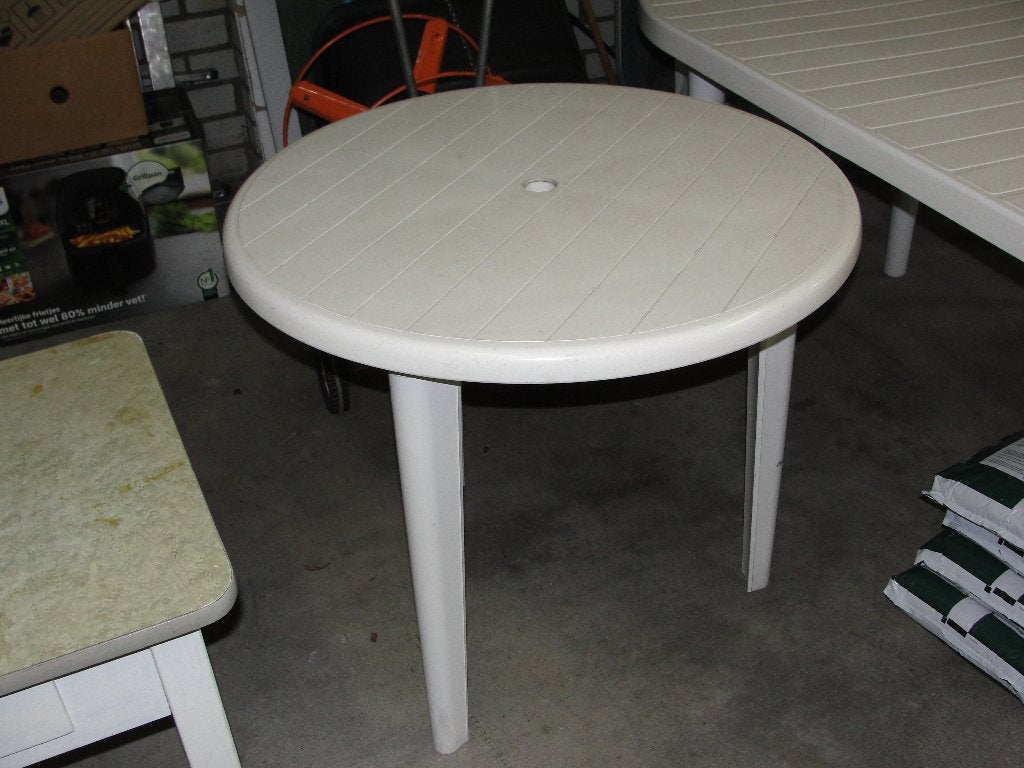Te koop rond wit kunststof tuintafeltje, Ophalen, Gebruikt, Rond, Kunststof
