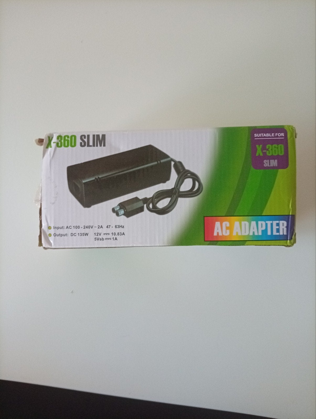 Xbox 360 Slim console met adapter (geen controller), Ophalen of Verzenden, Gebruikt, 250 GB, Zonder controller