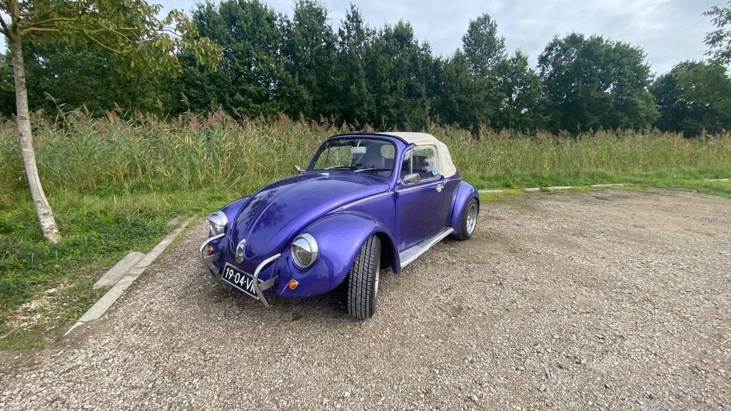 Paarse Volkswagen Kever oldtimer (1972), foto 8