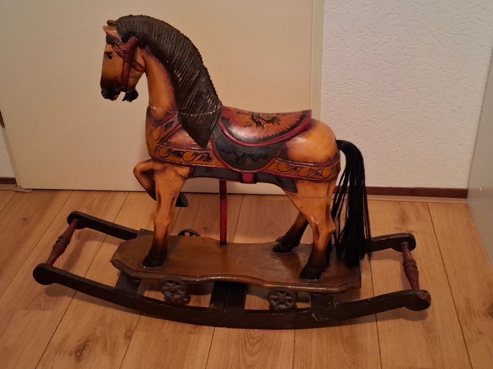 Antiek houten hobbelpaard met wieltjes, Antiek en Kunst, Antiek | Speelgoed, Ophalen