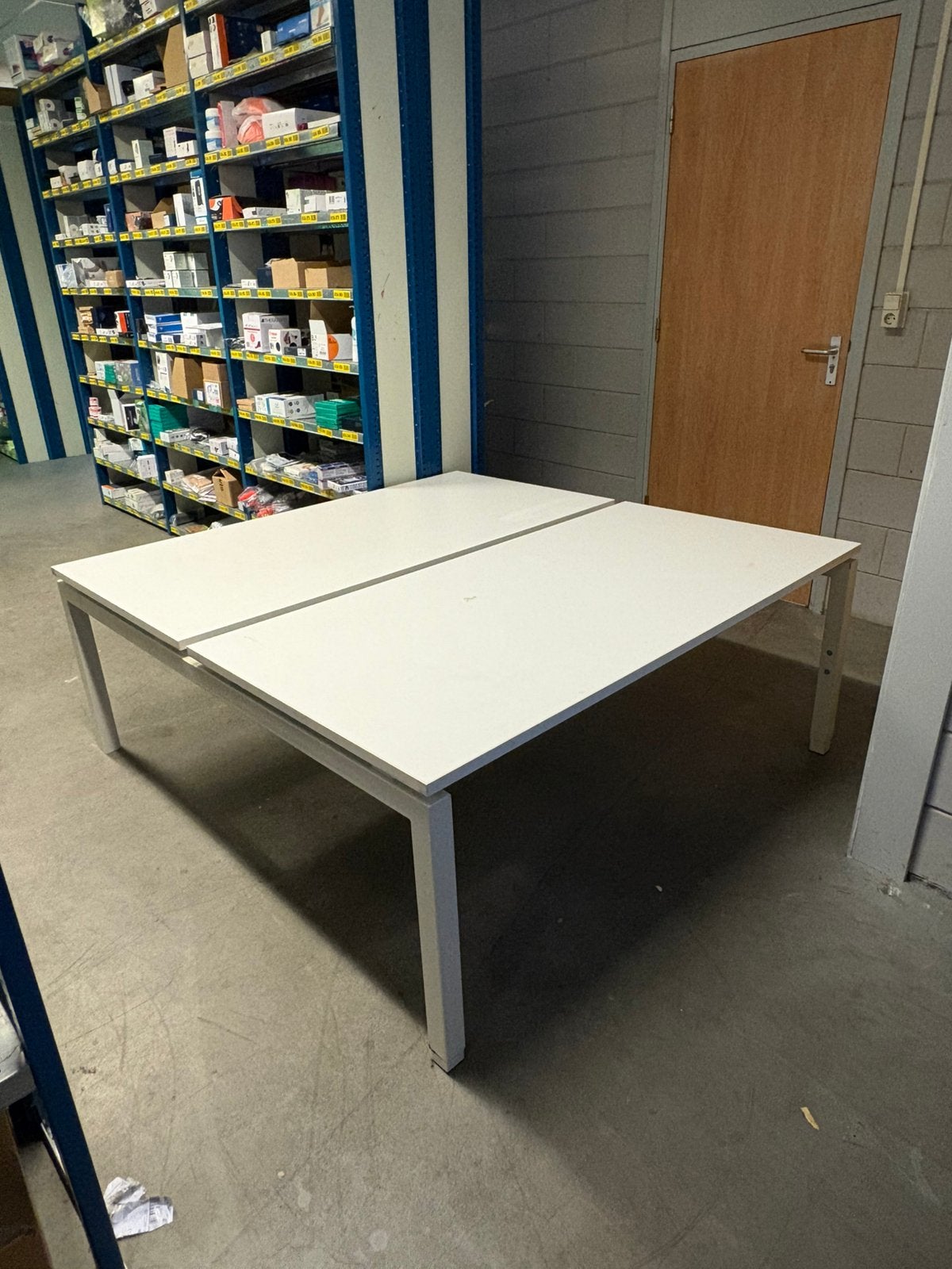 Bureau 164x160, Ophalen, In hoogte verstelbaar, Gebruikt
