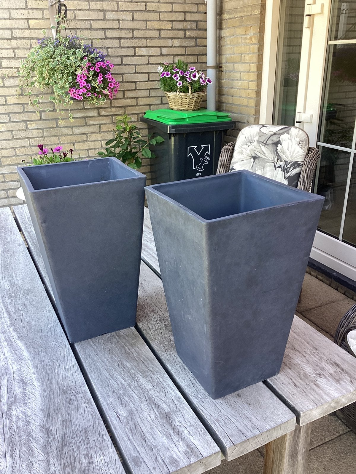 2 Robuuste nog ongebruikte kunststof bloembakken h=41cm, Ophalen, Kunststof, Minder dan 60 cm, Vierkant