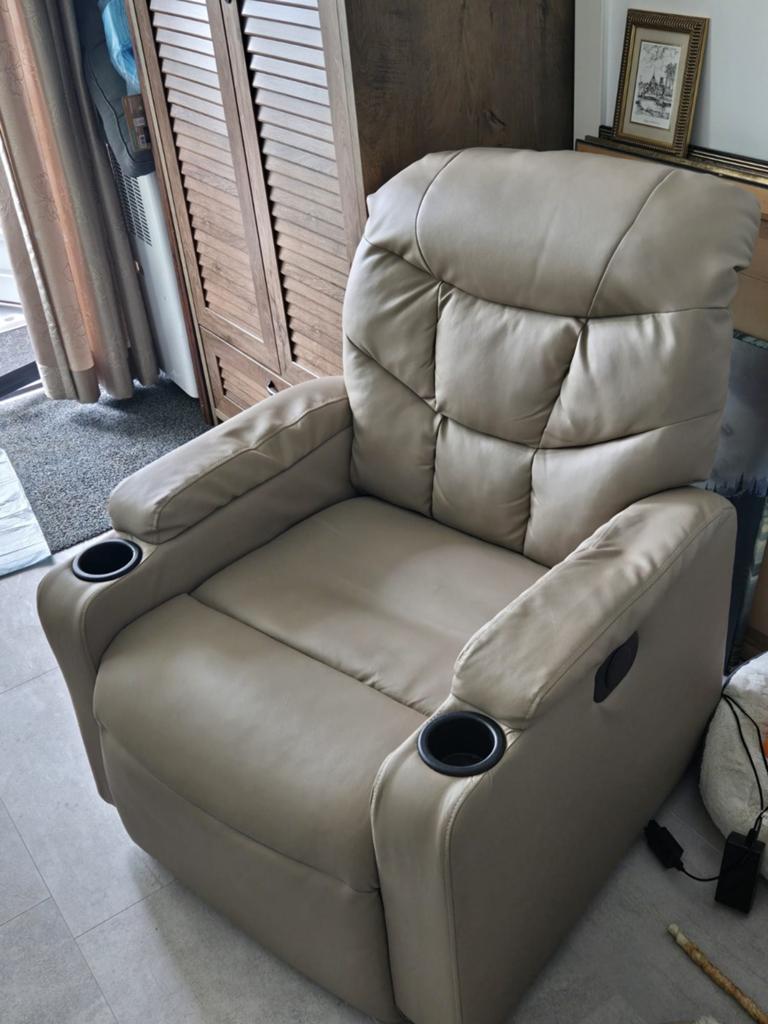 Comfortabele en stijlvolle relaxstoel met massagefunctie en, Ophalen of Verzenden, Zo goed als nieuw