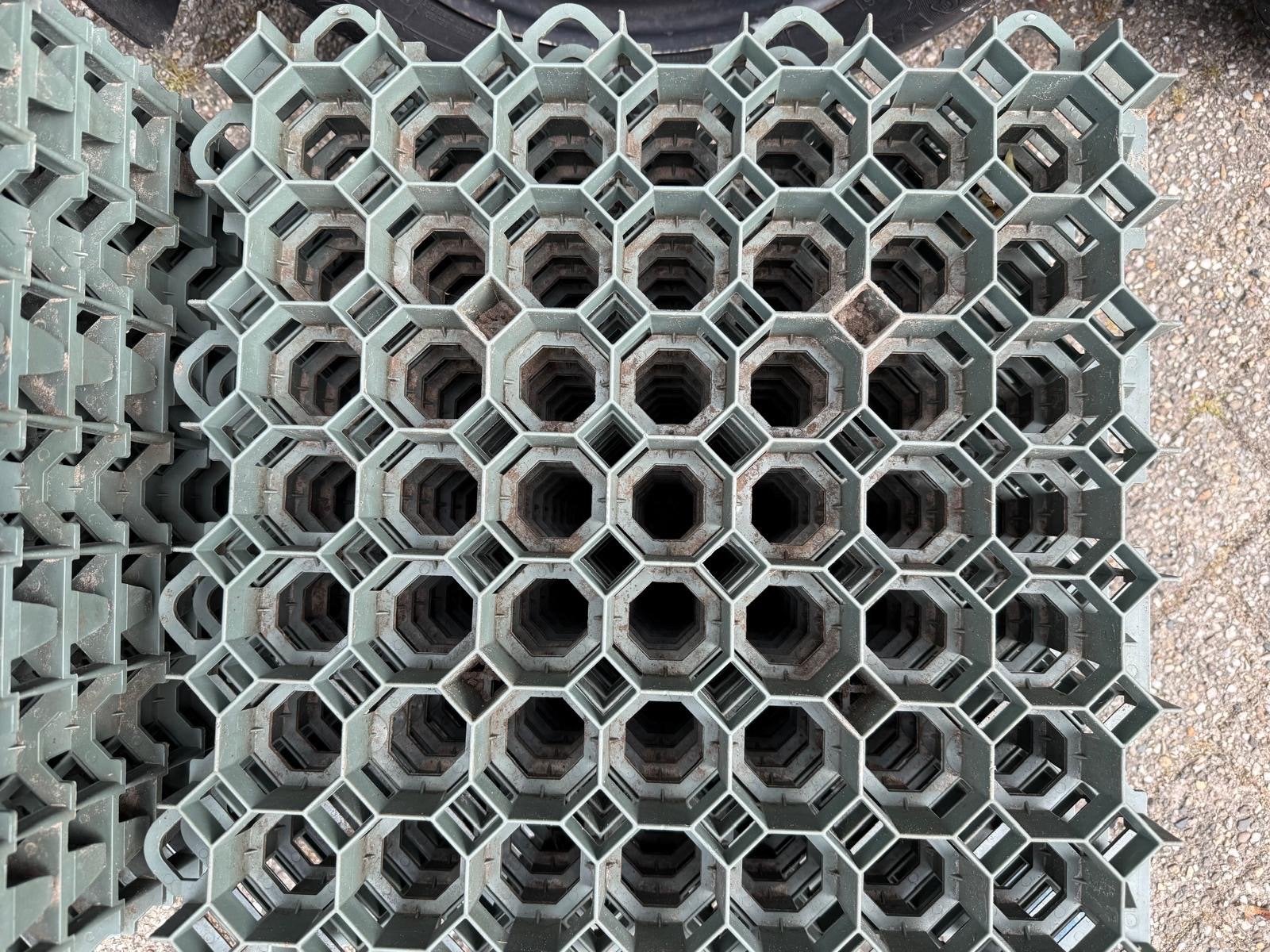 Grindmat / Grasdallen / Grastegels voor oprit of tuin, Tuin en Terras, Ophalen, Gebruikt, 10 tot 20 m²