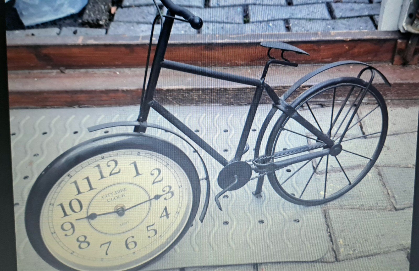 Unieke fietsklok - Decoratieve tafelklok in fietsdesign, Vintage, Analoog, Werkt op batterijen, Ophalen of Verzenden